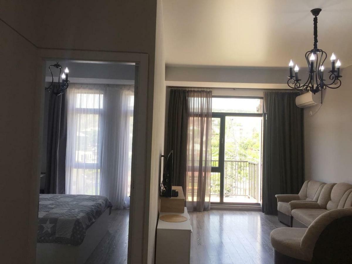 Sunny Apartment Ortachala Tbilisi Esterno foto
